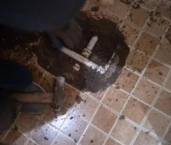 永福卫生间漏水维修公司为您分享下卫生间渗水如何处理及注意事项
